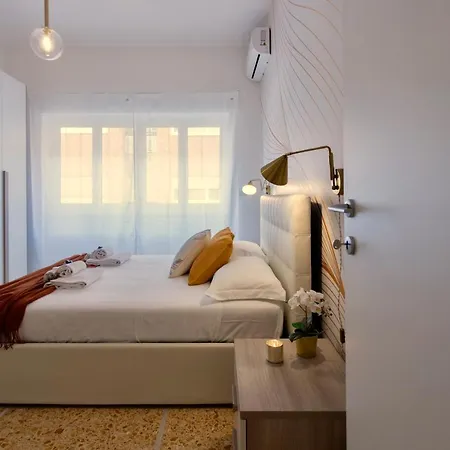 Elide - Locks In Ponte Milvio Apartment