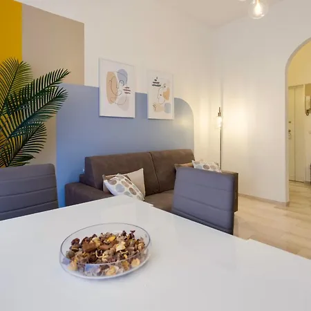 Elide - Locks In Ponte Milvio Apartment *
