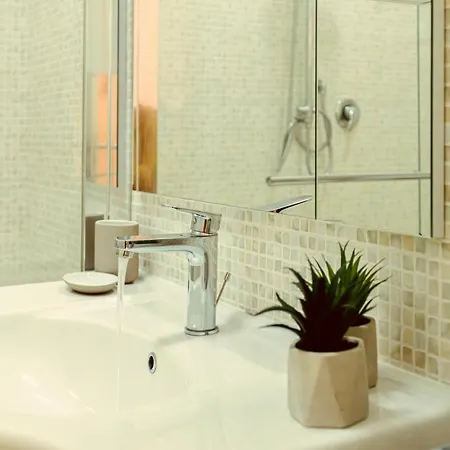 Elide - Nido D'amore In Ponte Milvio Con Balcone *