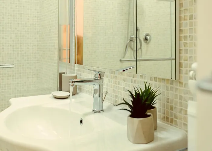 Elide - Nido D'amore In Ponte Milvio Con Balcone *